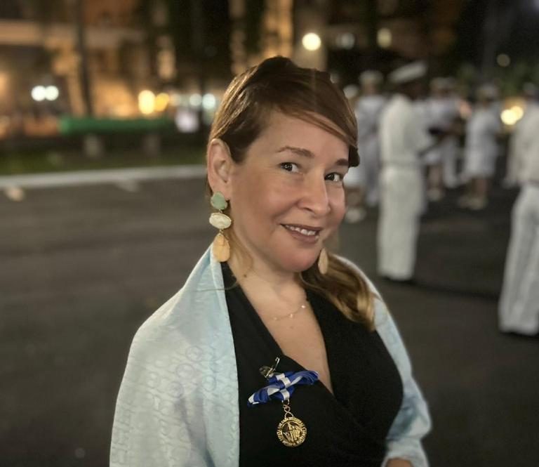 Prof.ª Inayá Lima da Eng. Nuclear recebe medalha “Amigo da Marinha”